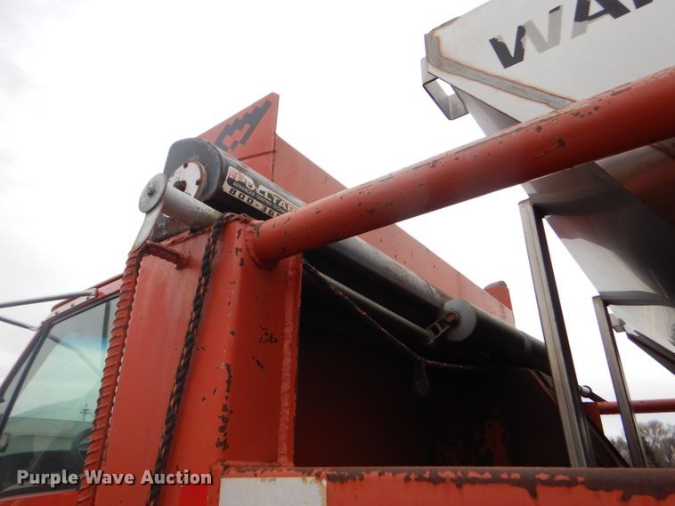 image for item DE4433 2001 Sterling LT7501 dump truck