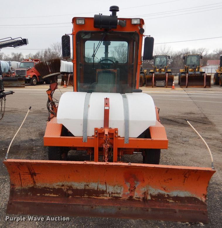 image for item DE4434 2006 Broce RJ-350 broom