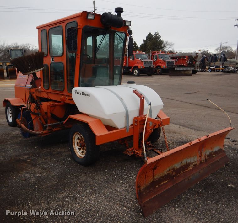 image for item DE4434 2006 Broce RJ-350 broom