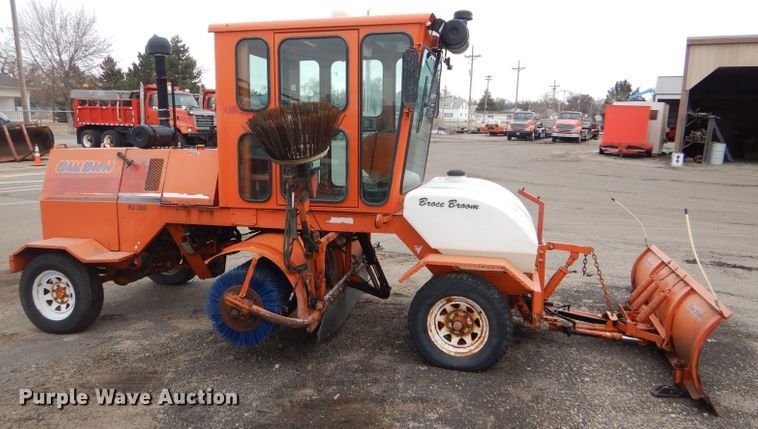 image for item DE4434 2006 Broce RJ-350 broom