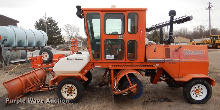 image for item DE4434 2006 Broce RJ-350 broom