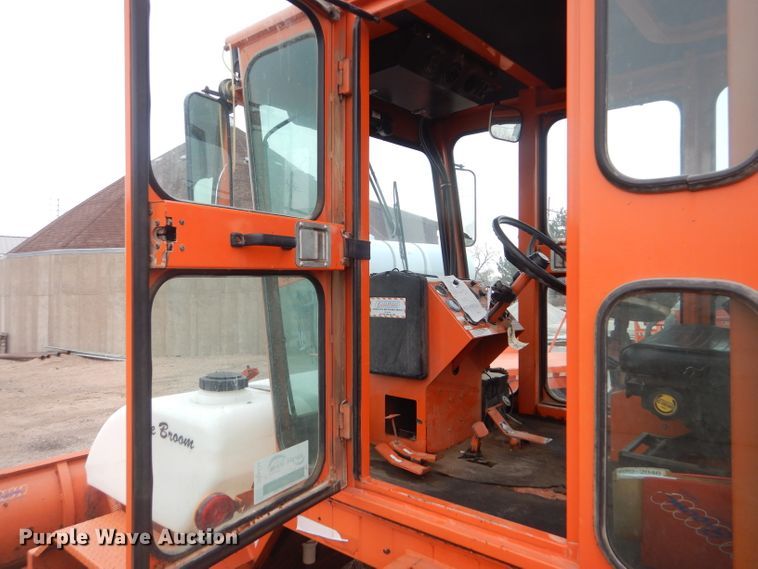 image for item DE4434 2006 Broce RJ-350 broom