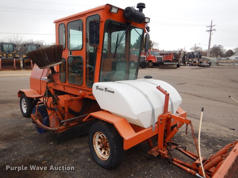 image for item DE4434 2006 Broce RJ-350 broom