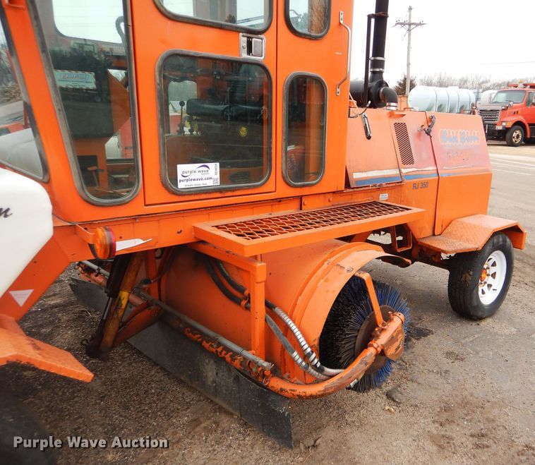 image for item DE4434 2006 Broce RJ-350 broom