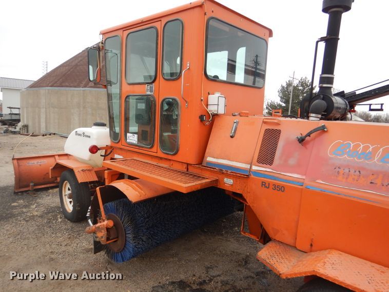 image for item DE4434 2006 Broce RJ-350 broom