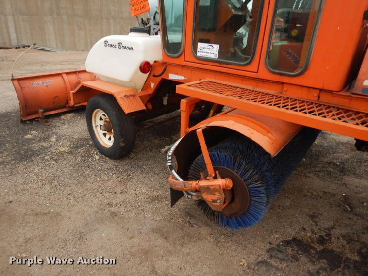 image for item DE4434 2006 Broce RJ-350 broom