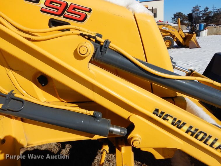 image for item DG6261 2006 New Holland B95 backhoe