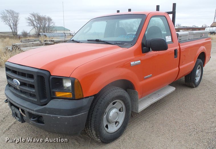 image for item DH4784 2006 Ford F250 Super Duty XL pickup truck