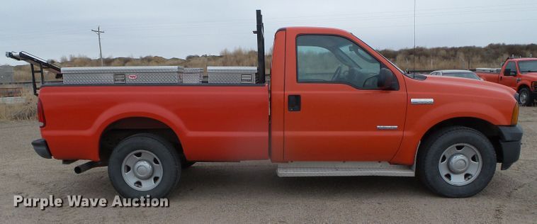 image for item DH4784 2006 Ford F250 Super Duty XL pickup truck