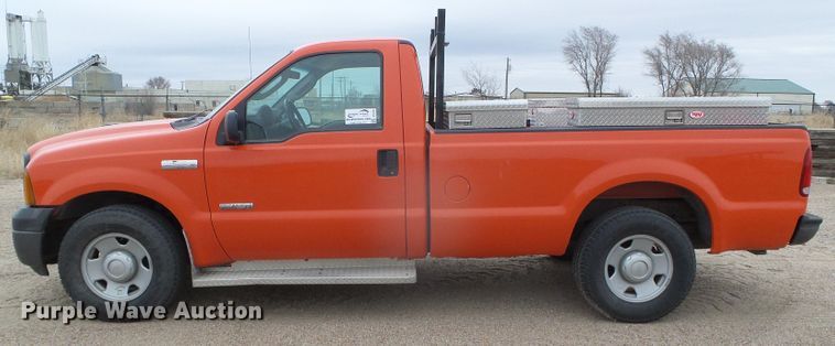 image for item DH4784 2006 Ford F250 Super Duty XL pickup truck