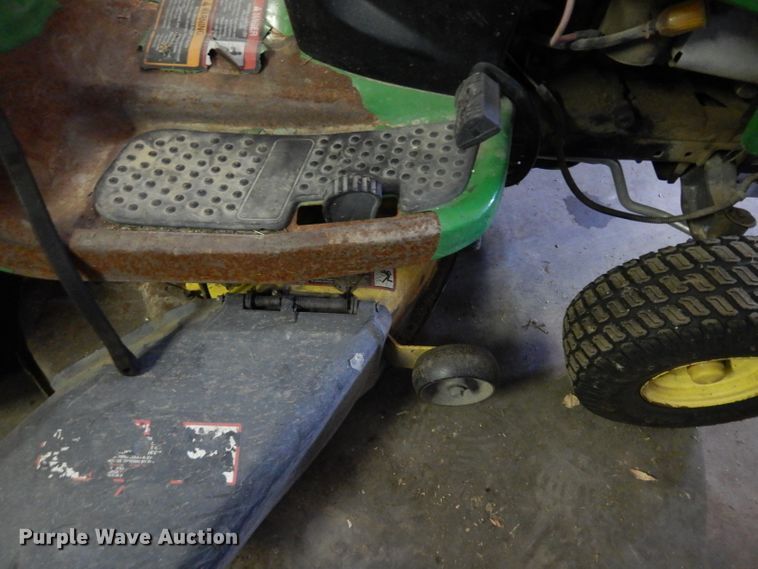 image for item FY9344 2005 John Deere L111 lawn mower