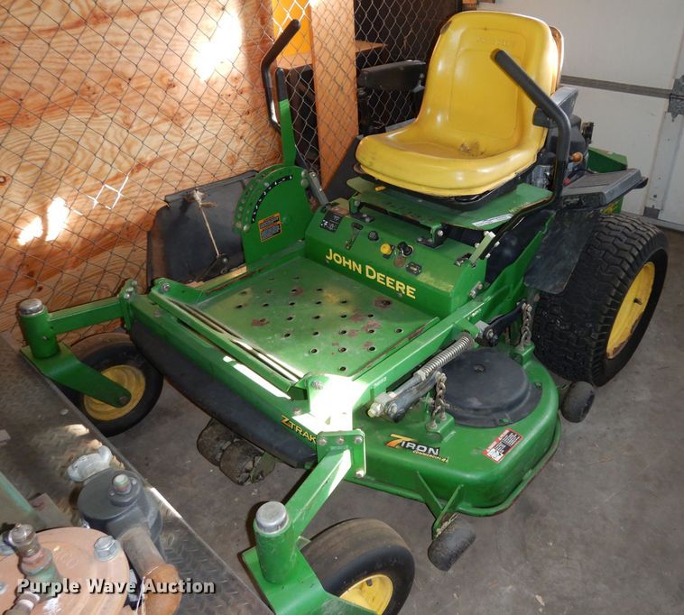 image for item FY9346 2003 John Deere 717 lawn mower