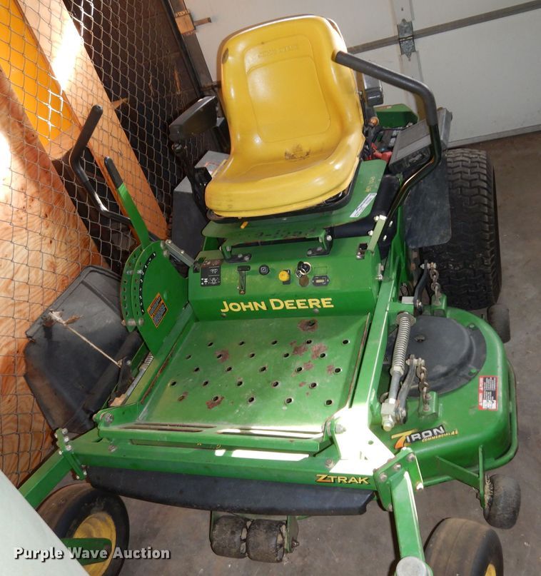 image for item FY9346 2003 John Deere 717 lawn mower