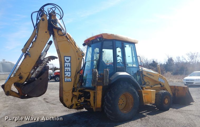 image for item GG9645 2003 John Deere 310G backhoe