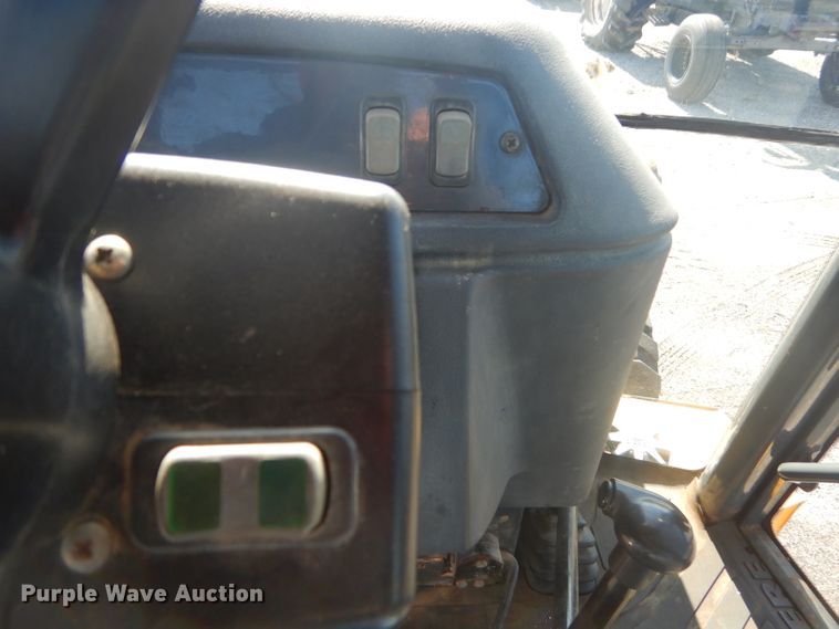 image for item GG9645 2003 John Deere 310G backhoe