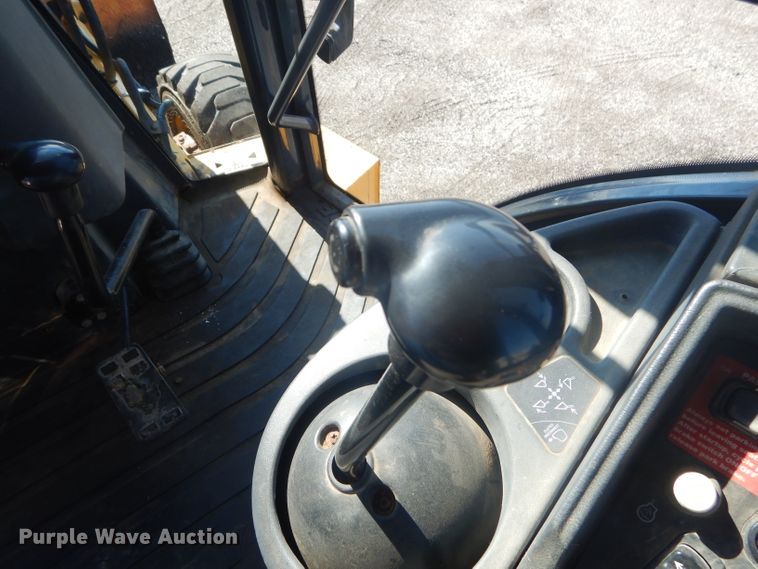 image for item GG9645 2003 John Deere 310G backhoe