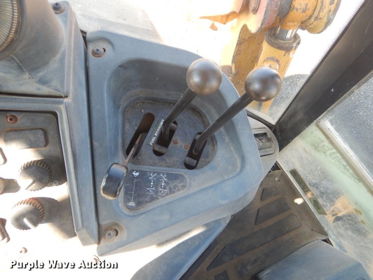 image for item GG9645 2003 John Deere 310G backhoe