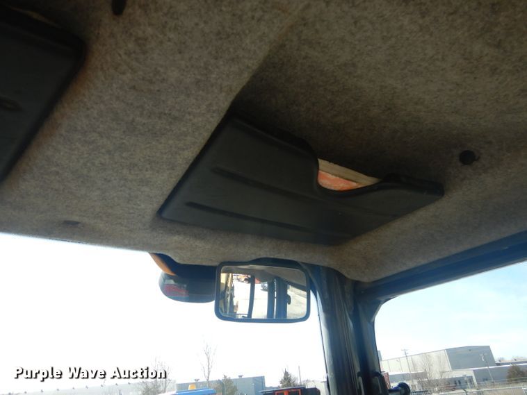 image for item GG9645 2003 John Deere 310G backhoe