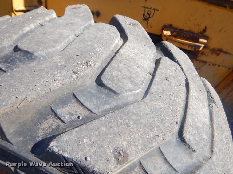 image for item GG9645 2003 John Deere 310G backhoe