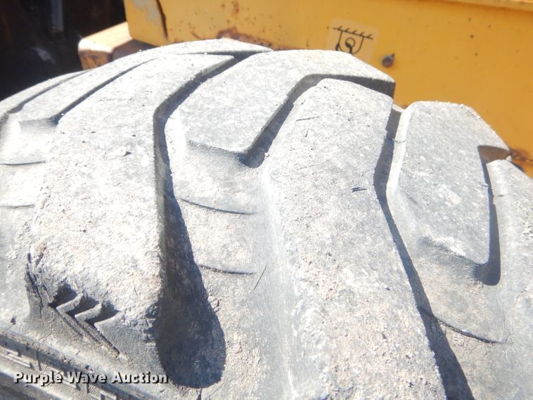 image for item GG9645 2003 John Deere 310G backhoe