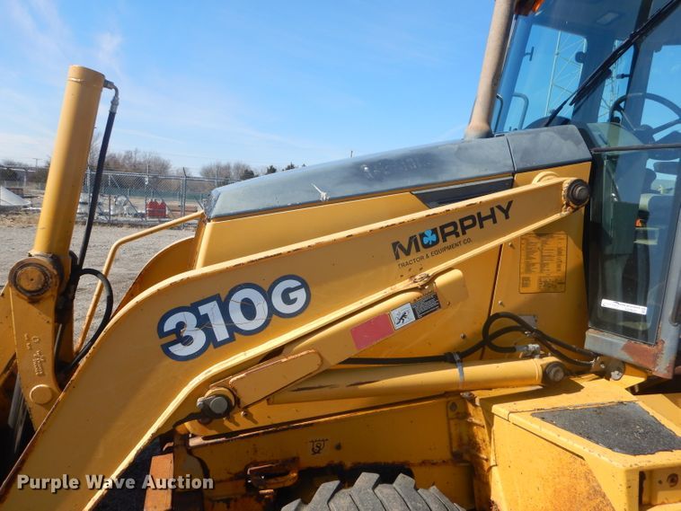 image for item GG9645 2003 John Deere 310G backhoe