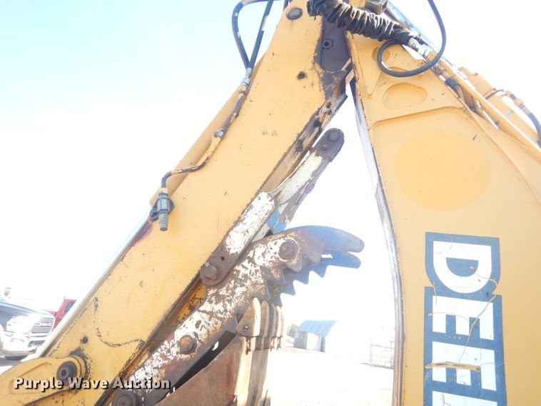 image for item GG9645 2003 John Deere 310G backhoe