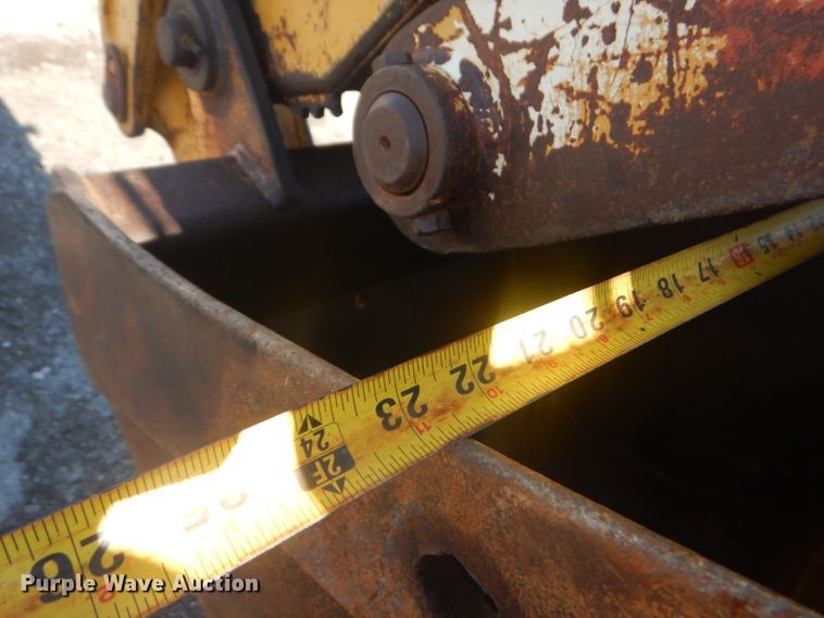 image for item GG9645 2003 John Deere 310G backhoe