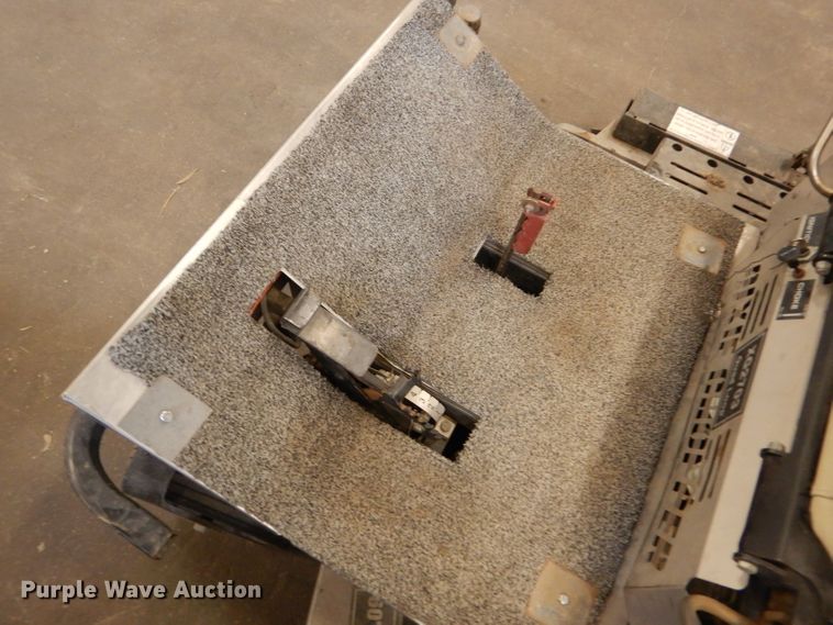 image for item GX9803 2005 Dixie Chopper XG2703-60 ZTR lawn mower