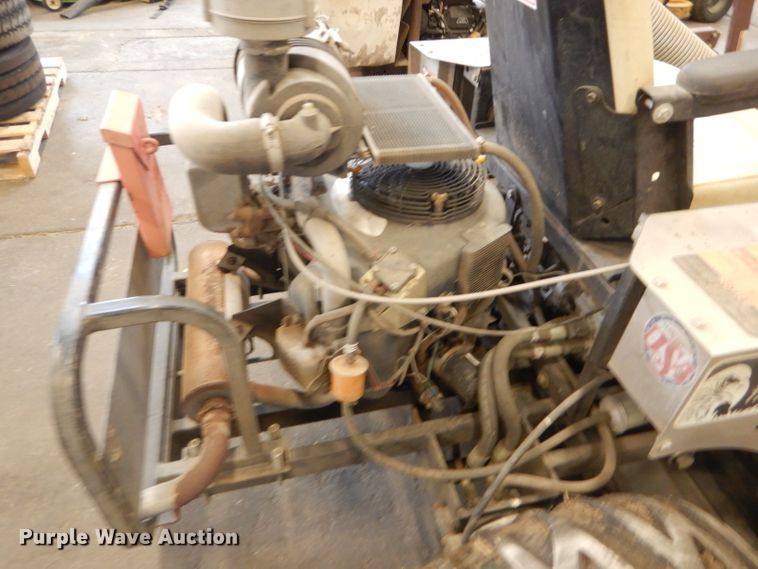 image for item GX9803 2005 Dixie Chopper XG2703-60 ZTR lawn mower