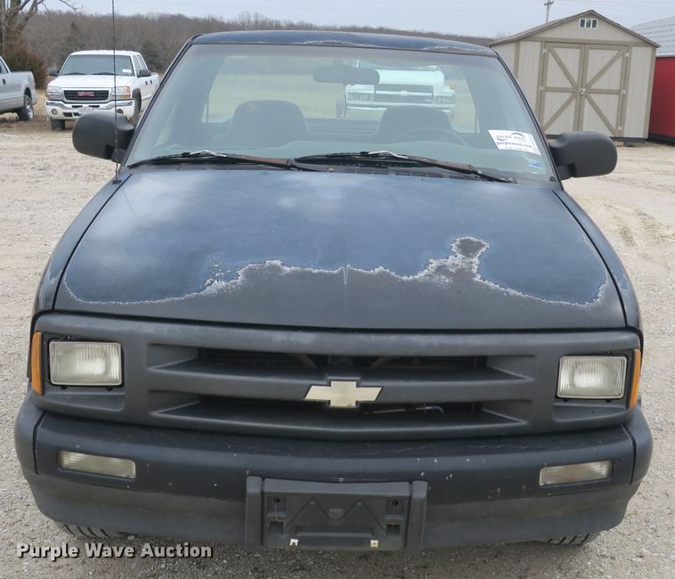 image for item DB10021 1996 Chevrolet S10 pickup truck
