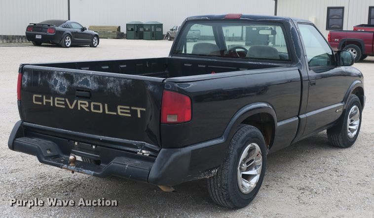 image for item DB10021 1996 Chevrolet S10 pickup truck