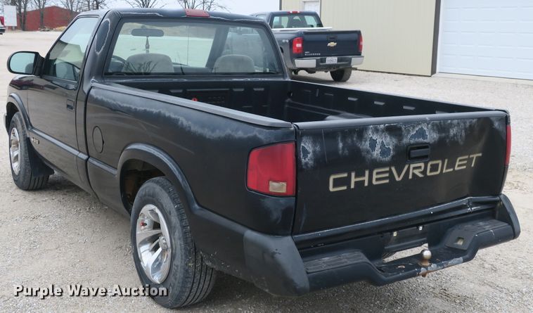 image for item DB10021 1996 Chevrolet S10 pickup truck