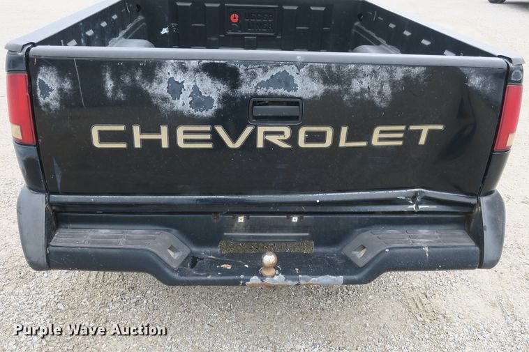 image for item DB10021 1996 Chevrolet S10 pickup truck