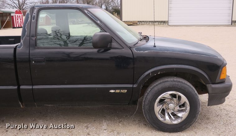 image for item DB10021 1996 Chevrolet S10 pickup truck
