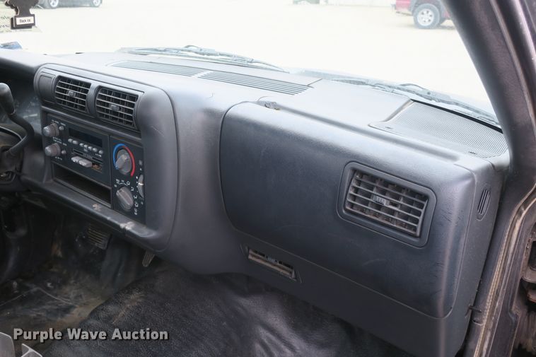 image for item DB10021 1996 Chevrolet S10 pickup truck