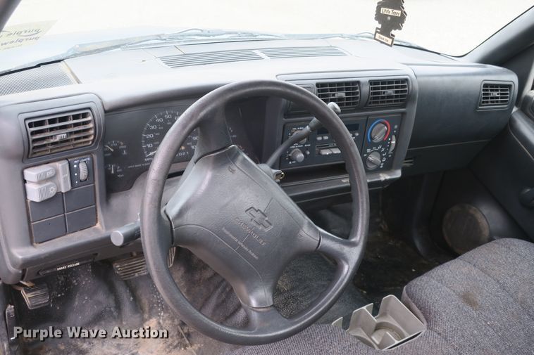 image for item DB10021 1996 Chevrolet S10 pickup truck