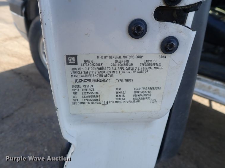 image for item DC3314 2004 Chevrolet Silverado 2500 Ext. Cab pickup truck cab and chassis