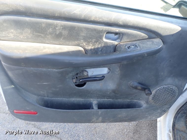 image for item DC3314 2004 Chevrolet Silverado 2500 Ext. Cab pickup truck cab and chassis