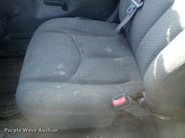 image for item DC3314 2004 Chevrolet Silverado 2500 Ext. Cab pickup truck cab and chassis