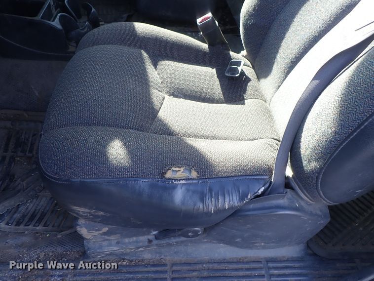 image for item DC3314 2004 Chevrolet Silverado 2500 Ext. Cab pickup truck cab and chassis