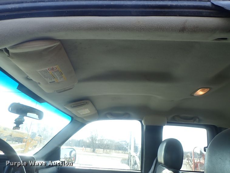 image for item DC3314 2004 Chevrolet Silverado 2500 Ext. Cab pickup truck cab and chassis