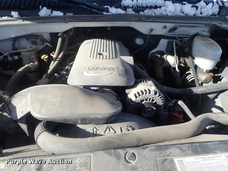 image for item DC3314 2004 Chevrolet Silverado 2500 Ext. Cab pickup truck cab and chassis