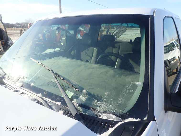 image for item DC3314 2004 Chevrolet Silverado 2500 Ext. Cab pickup truck cab and chassis