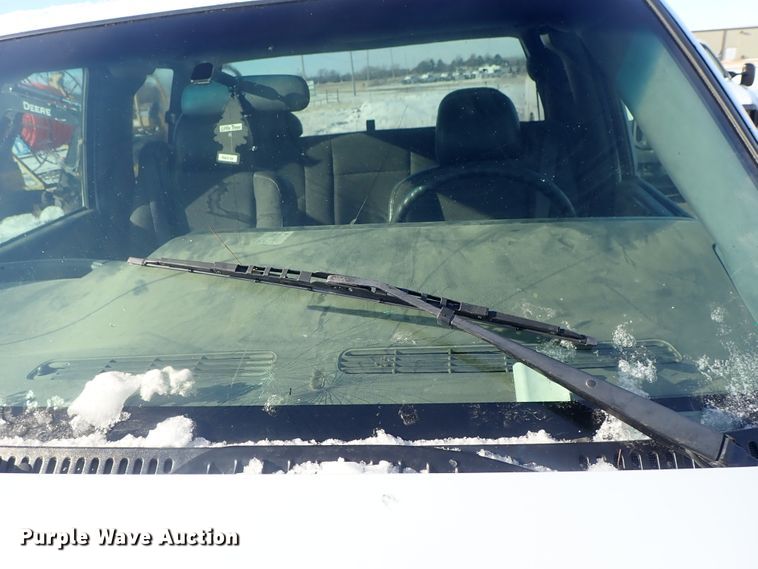 image for item DC3314 2004 Chevrolet Silverado 2500 Ext. Cab pickup truck cab and chassis