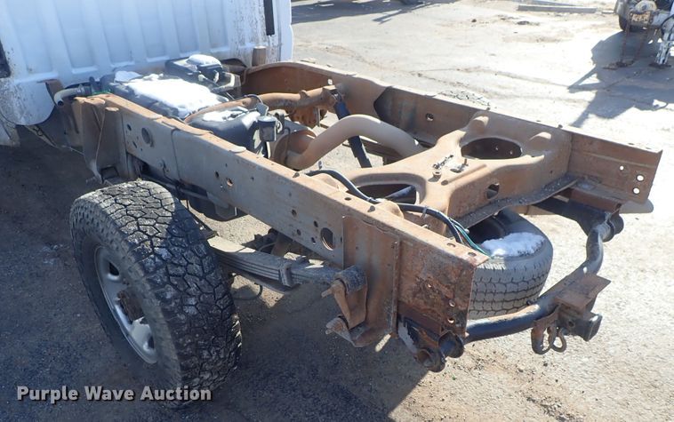 image for item DC3314 2004 Chevrolet Silverado 2500 Ext. Cab pickup truck cab and chassis