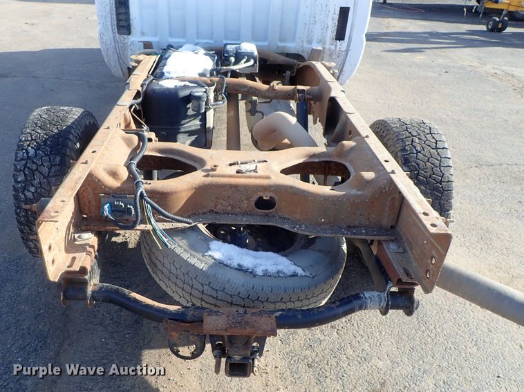 image for item DC3314 2004 Chevrolet Silverado 2500 Ext. Cab pickup truck cab and chassis