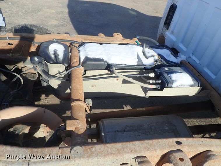 image for item DC3314 2004 Chevrolet Silverado 2500 Ext. Cab pickup truck cab and chassis