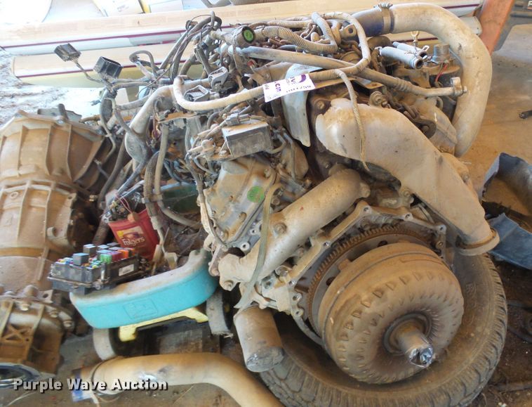 image for item DD1759 2001 Isuzu Duramax 6.6L V8 diesel engine and transmission