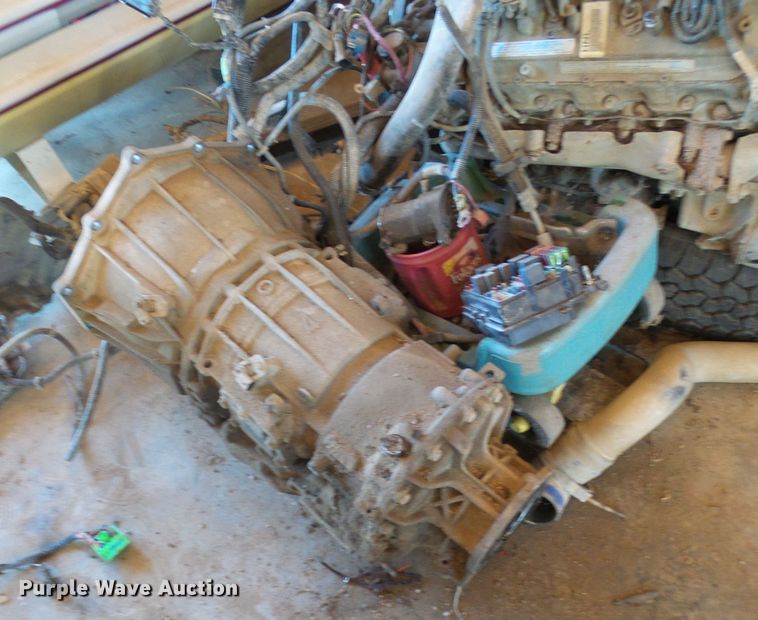 image for item DD1759 2001 Isuzu Duramax 6.6L V8 diesel engine and transmission