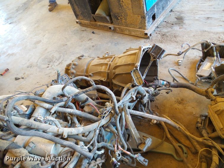 image for item DD1759 2001 Isuzu Duramax 6.6L V8 diesel engine and transmission